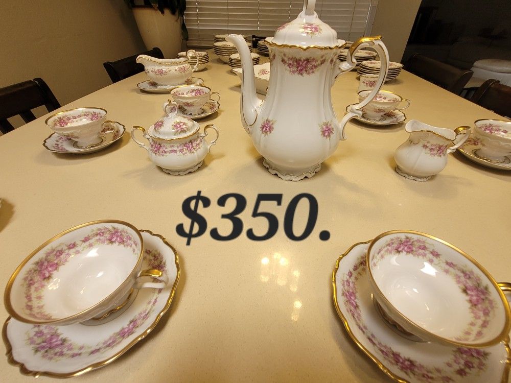 Porcelain Western Germany Set With 88 Pieces.