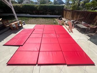 7 total 4’ x 8’ RedMan Folding Padded Martial Arts Training Floor Mats Red/Black