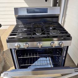 30 in. 5-Burner Smart Freestanding Gas Range in Stainless Steel with Integrated Griddle 