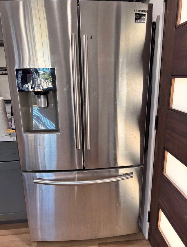 Refrigerator In Good Conditions 