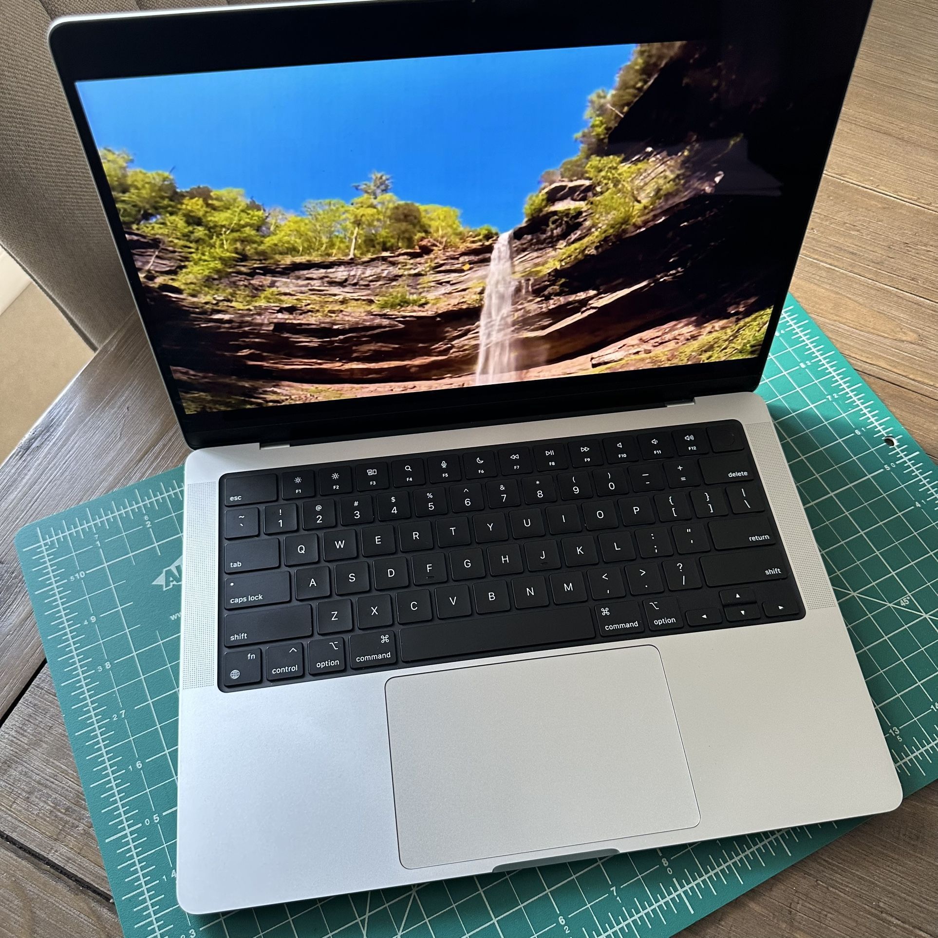 MacBook Pro M3 Chip 14” 512GB SSSD
