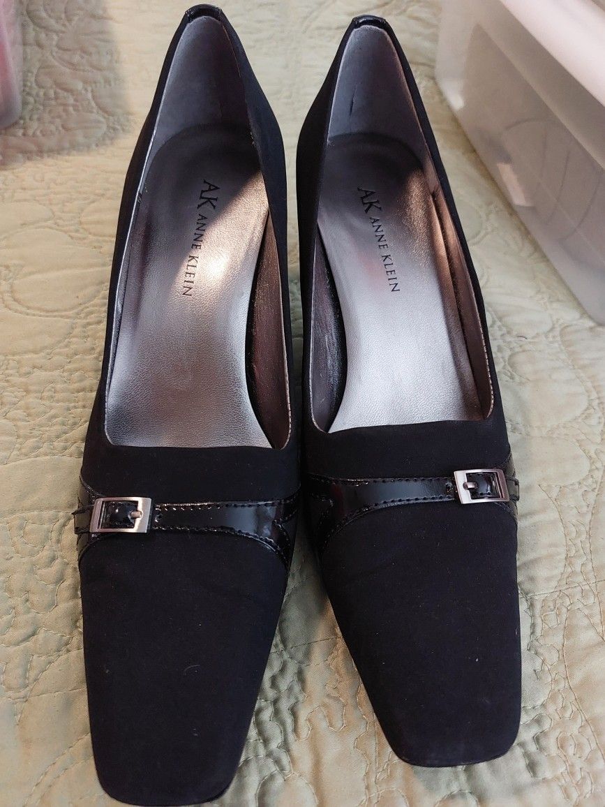 Anne Klein Black Pumps Size 6.5
