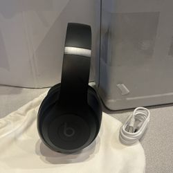 Beats Studio Pro premium wireless noise canceling headphones-Matte Black Warranty till 8/9/25 