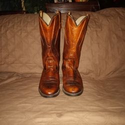 Size 7 D  Cowboy Boots