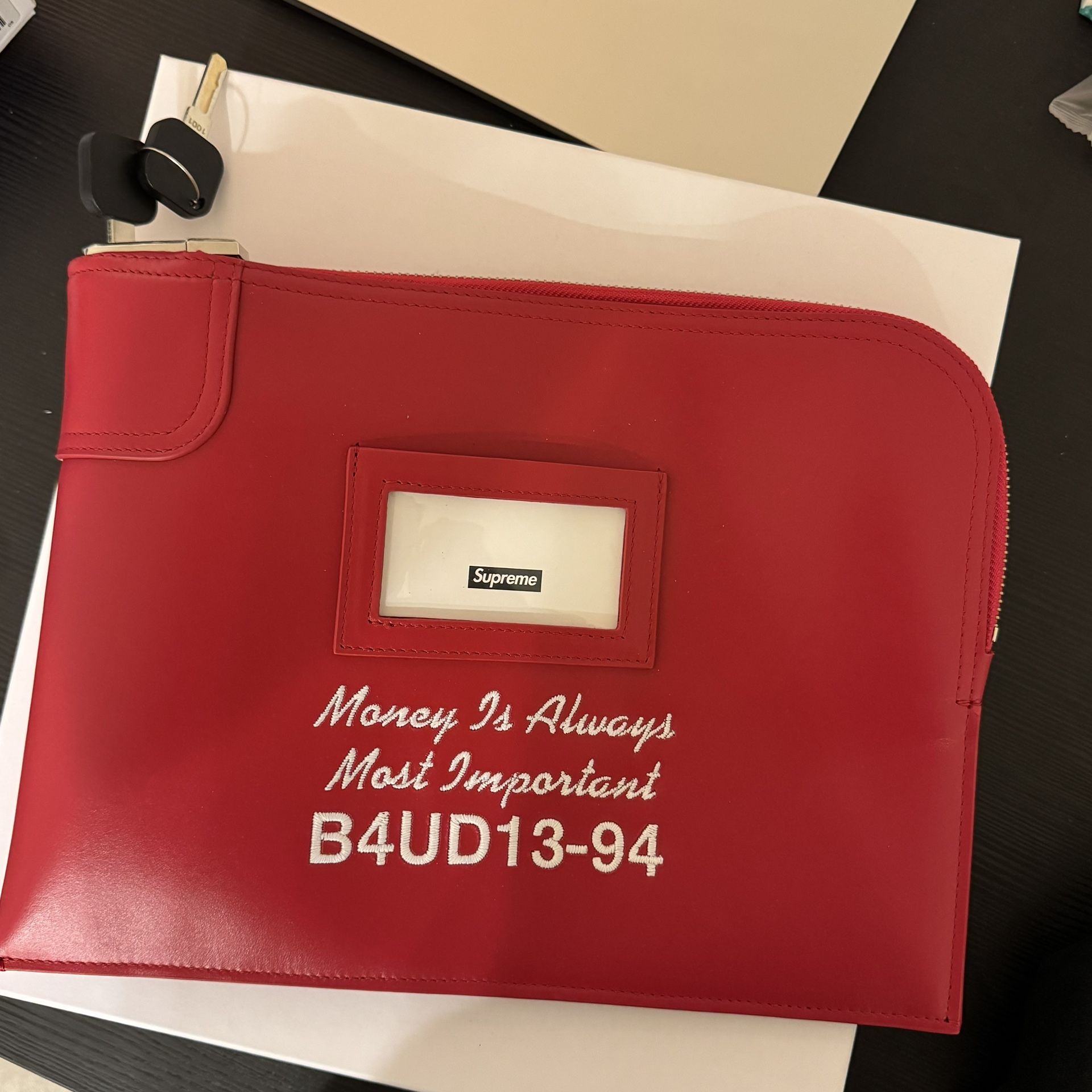 ✅Supreme Leather Money Bag FW25