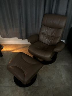 Lane leather chair with ottoman