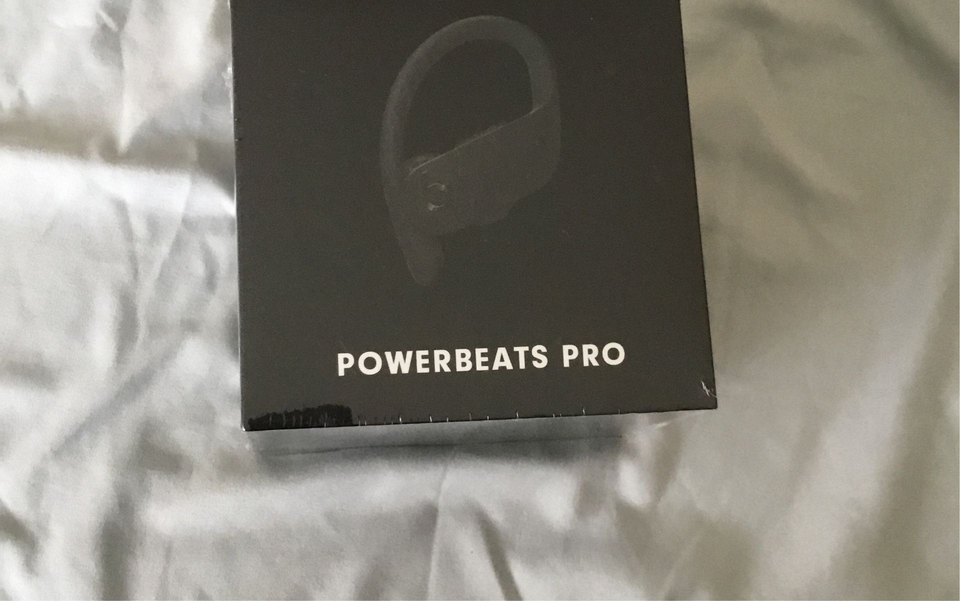 Powerbeats pro black