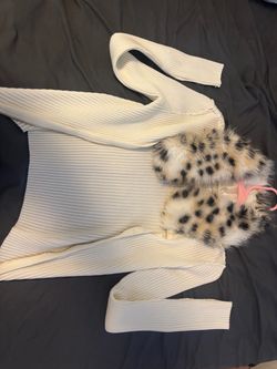 M long sleeve top w faux fur and gold zipper