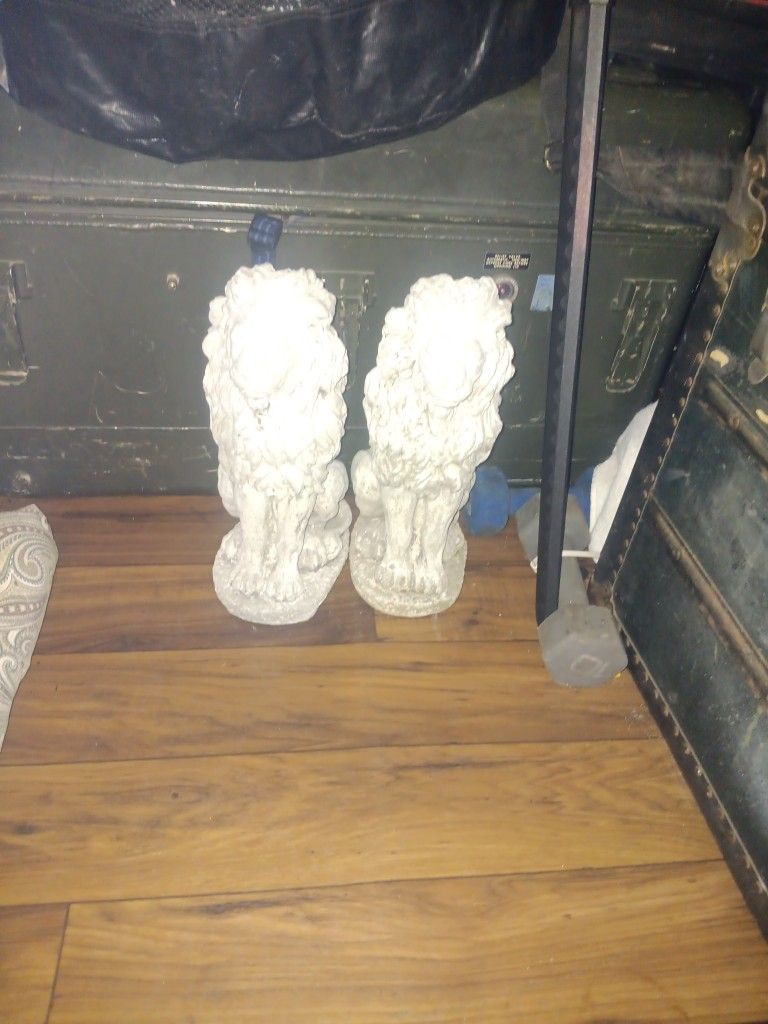 18in Statues Of Lions Cement Molds Paid 75 Each Last Year Want 50 For Both
