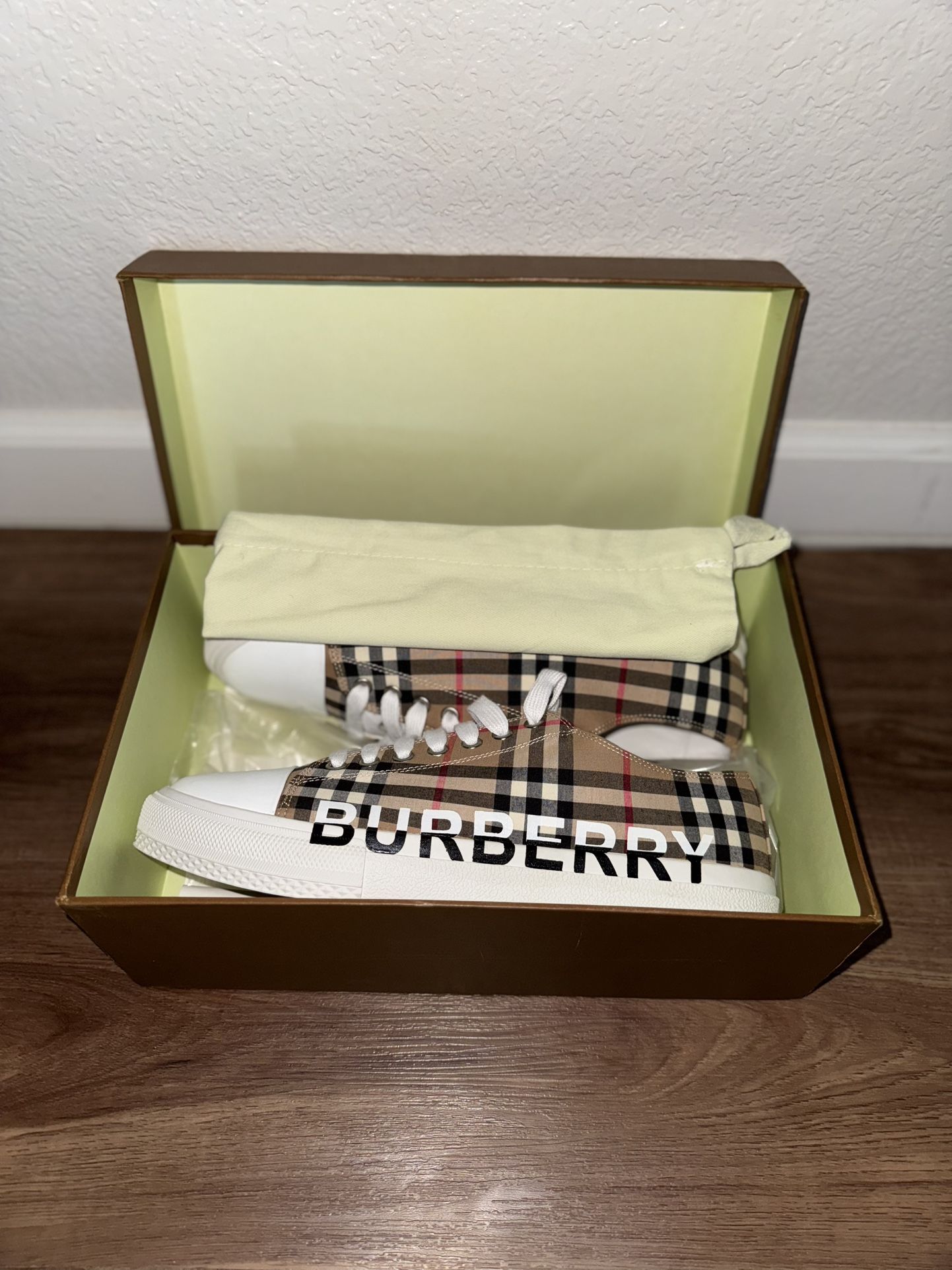 Burberry Logo Print Checkered