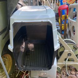 Large Plastic Kennel 
