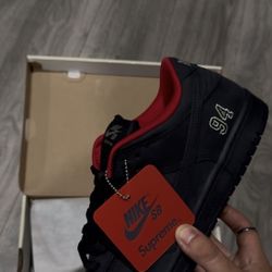 Supreme Dunks 