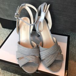 Nine West heels size 6 sandals / gray - defect