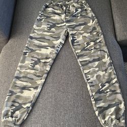 Girls Camo Joggers