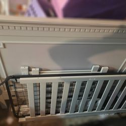 Crib [Convertable To Full Size Bed]