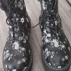 Women's Boots /Black/white Flowers/Size:9