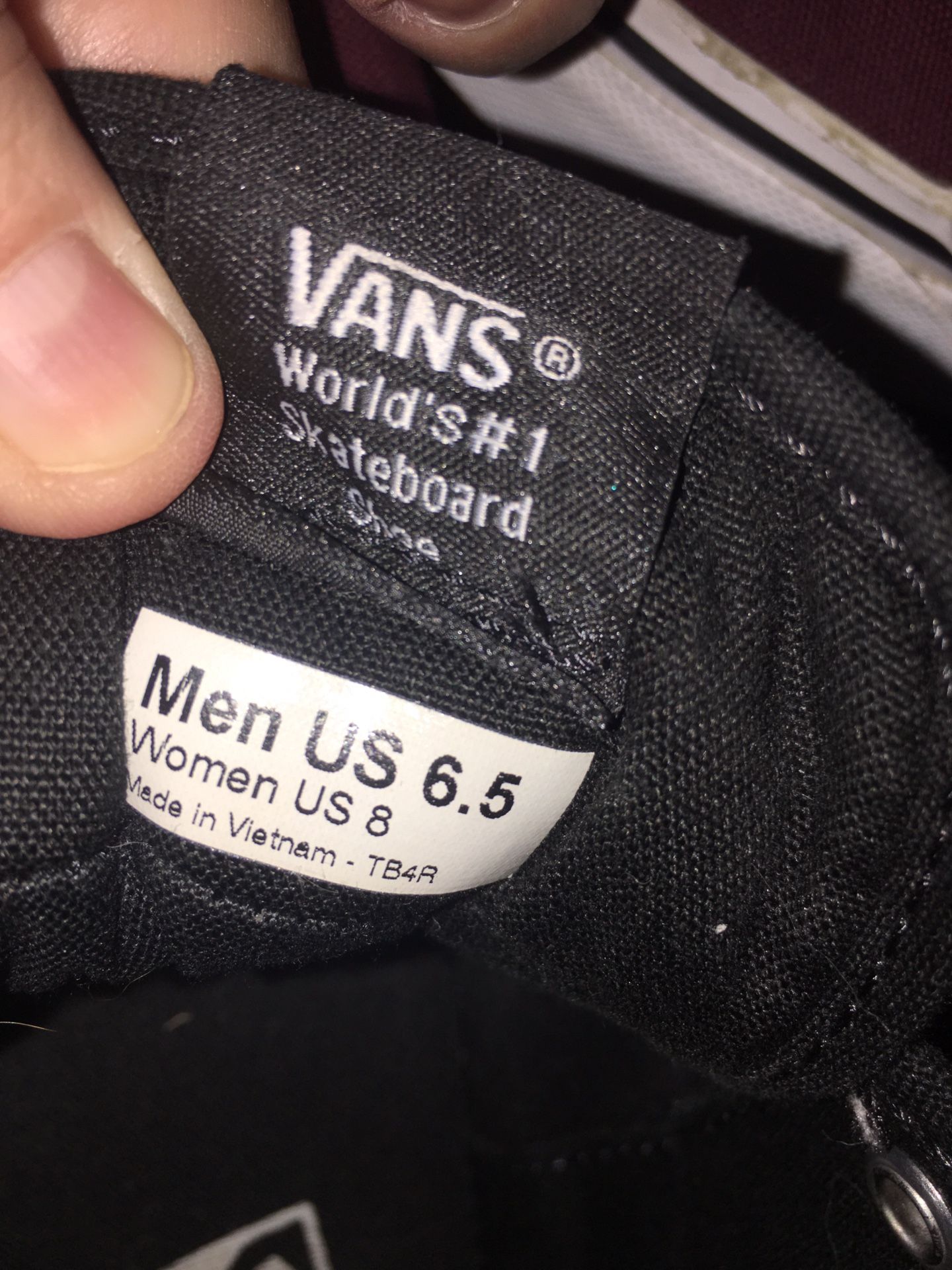 Vans of the wall cool burgundy semi new shoes in perfect clean condition size men’s 6 women’s 8