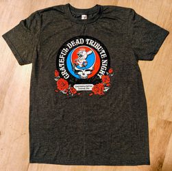 CINCINNATI REDS GRATEFUL DEAD TRIBUTE NIGHT IN REDS COUNTRY THROUGH THE YEARS DARK GREY ADULT MEDIUM T-SHIRT!!! BRAND NEW NEVER WORN!!! RARE!!! ⚾🎸🤘?