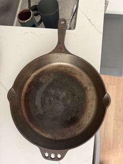 Smithey Seasoned Cast Iron Pan