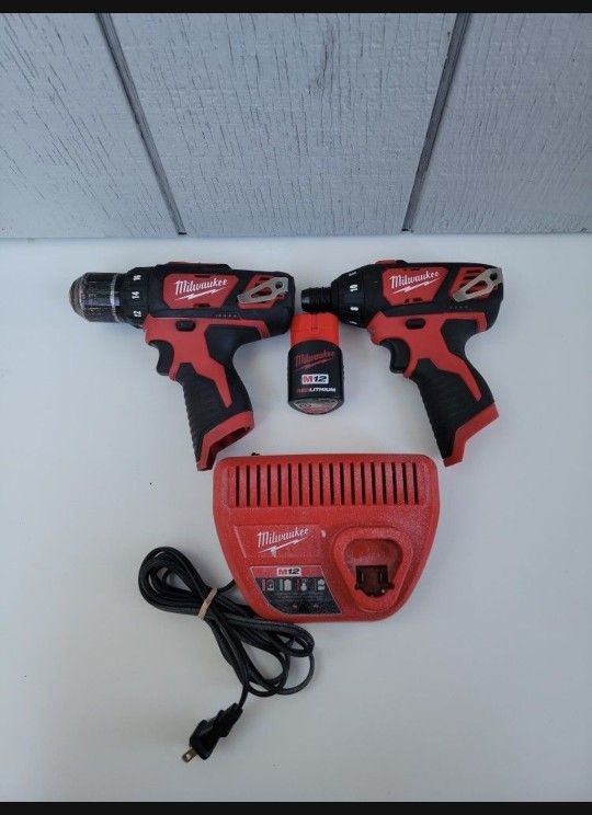 MILWAUKEE 12V SET IMPACT DRIVER DRILL BATTERY AND CHARGER