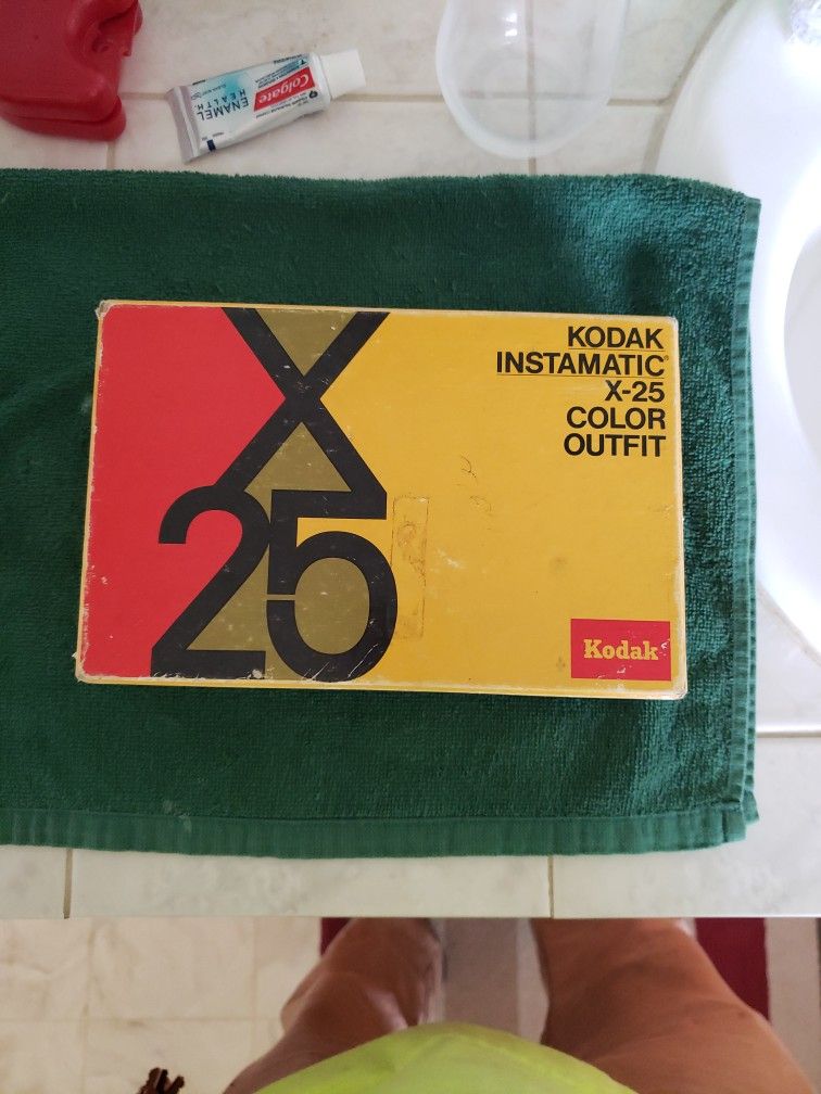 Kodak Instamatic X25 Color Outfit Camera