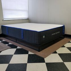 Full size set - can DELIVER almost anywhere for $20 extra - gently used and in very good condition 😍