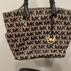 Authentic Michael Kors Shoulder Bag
