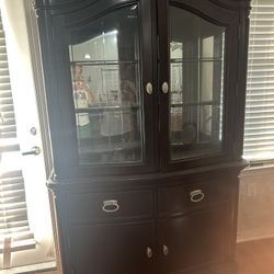 Cabinet To Display White Grass And Liquor Bottle 
