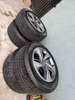 Honda Alloy Wheels with Michelin Defender Tires