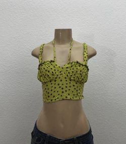 Green halter crop top with black polka dots #halter #polkadots