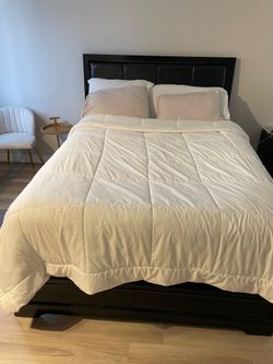 Luxury Black Queen Bedroom Set + FREE Mattress