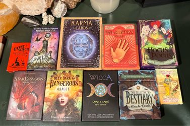 Tarot cards, oracle cards