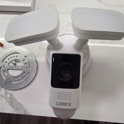 Lorex 2K Wired Floodlight Security Camera – White