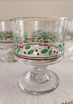 Vintage Holly Berry Theme Glasses