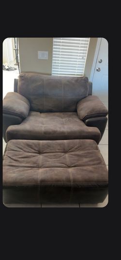 Chair Oversized With Ottoman