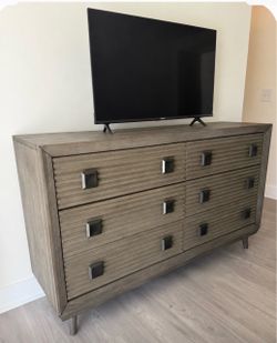 Dresser and Nightstand set great condition