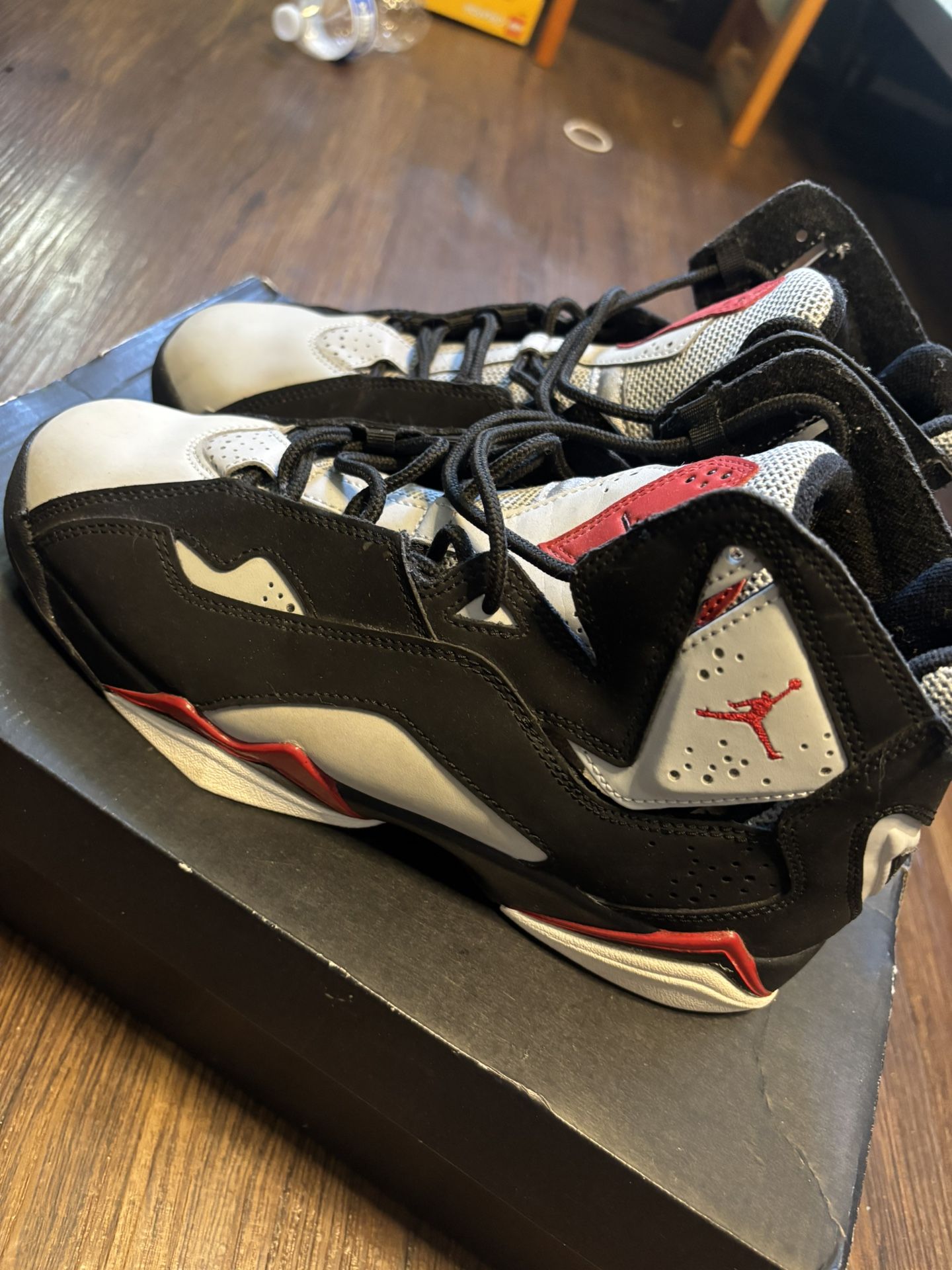 Jordan True Flight Size 7 ( Hidden Gem)