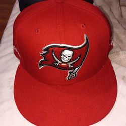 Buccaneers 7 and 1/2 fitted half