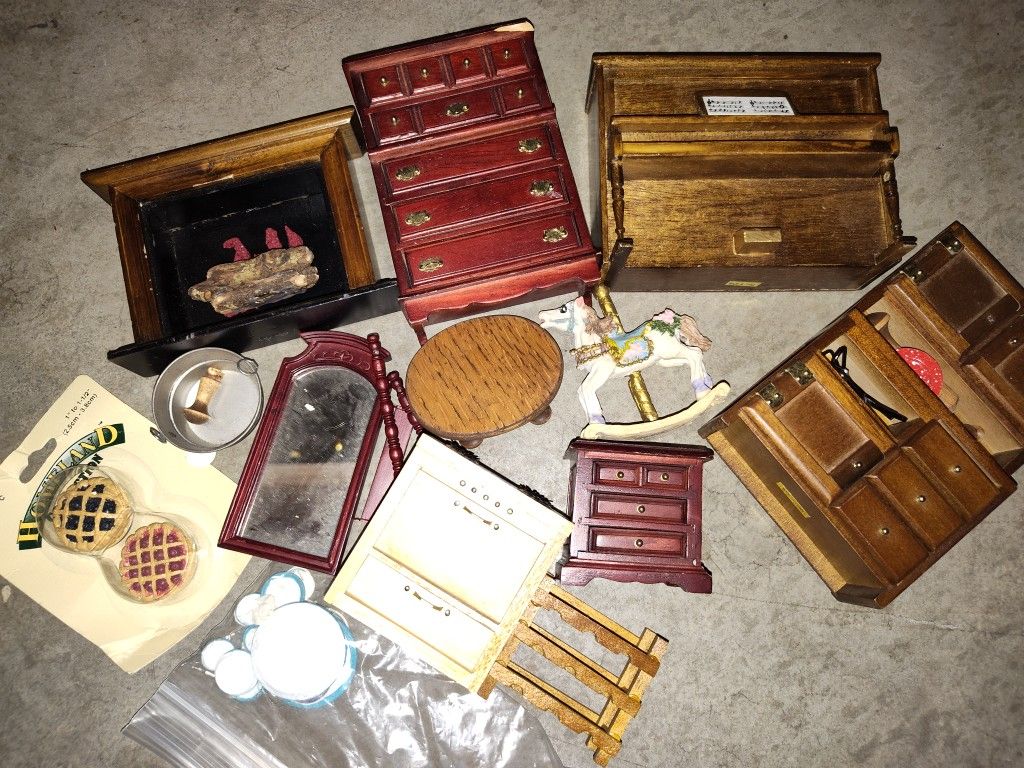 1990s Vintage Doll House Miniatures