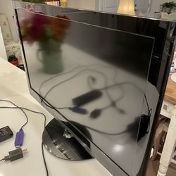 Great Quality VIZIO TV 32” and ROKU Stick - Moving, No Longer Need