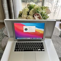 Apple MacBook Air A1466 13” Laptop Intel i5 8GB RAM 250GB SSD MacOS Big Sur  - $229.  Fast, Working Apple Laptop with Microsoft Office.
