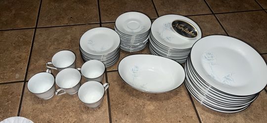 Noritake Fine China Dinnerware Set