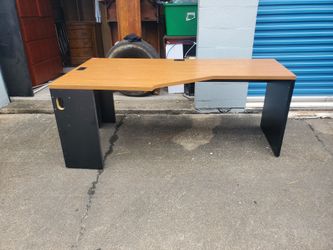 72 INCH OFFICE DESK $100 (GOOD CONDITION)