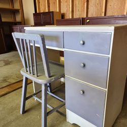 Kids Desk With Chair