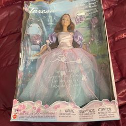 TERESA AS THE FAIRY QUEEN SWAN LAKE BARBIE B3285 Spanish Edition