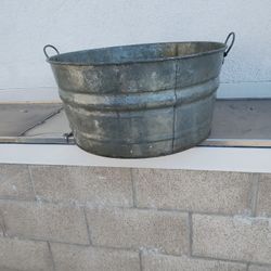 Old School Metal Tub E