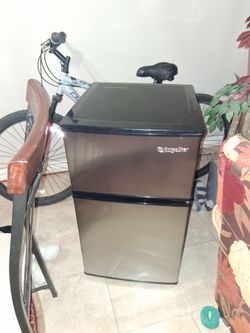 Mini fridge