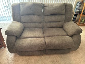 Reclining Loveseat - Manual  (Ashley Furniture)