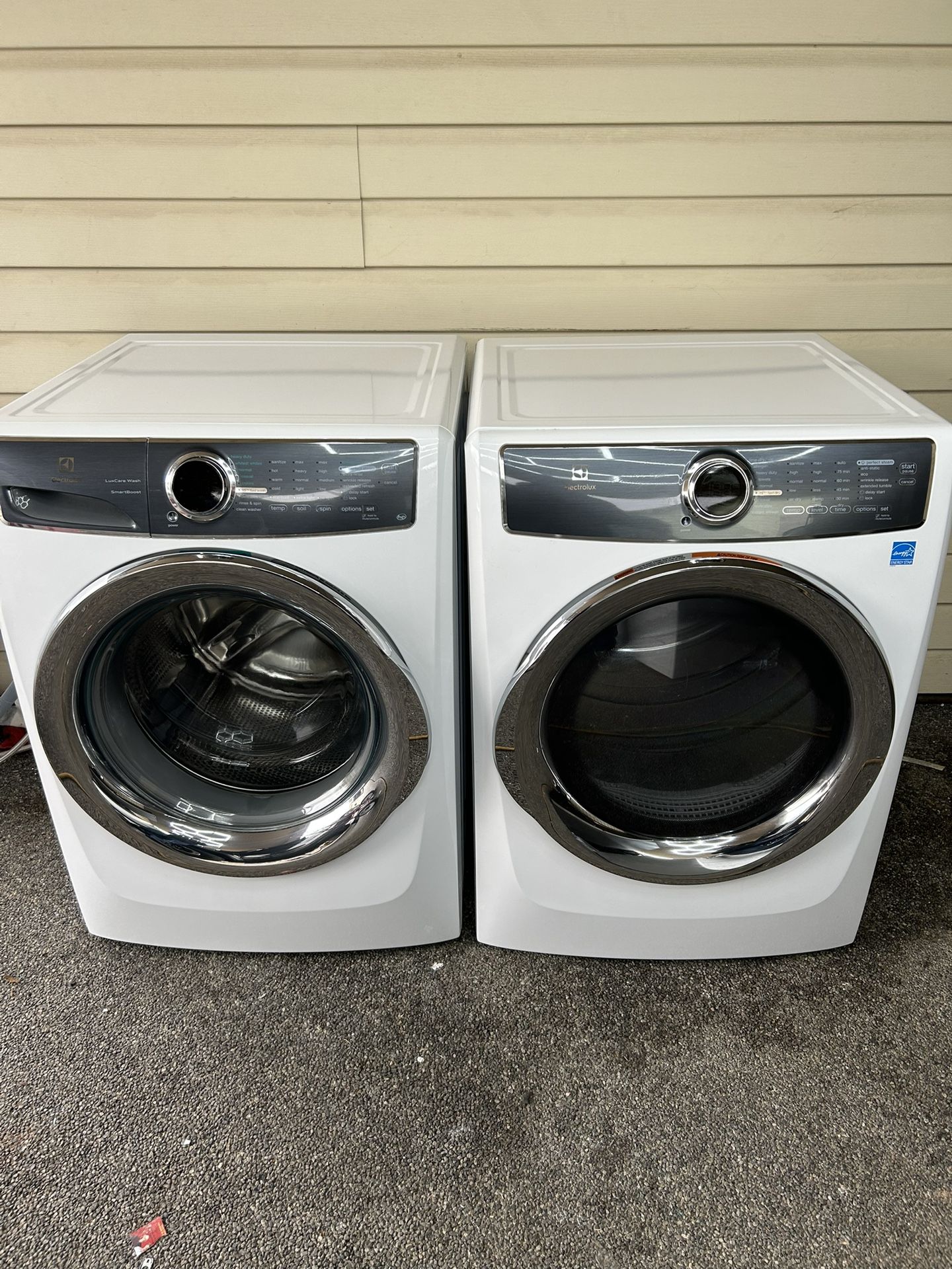 Electrolux washer and dryer (GAS) white