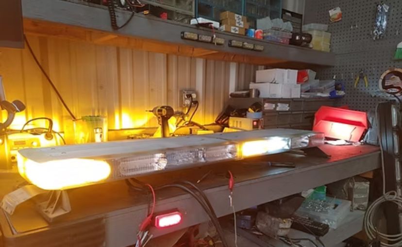 WHELEN POLICE INTERCEPTOR LIGHT BAR